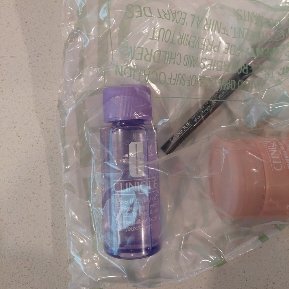 3/$15 Clinique Sample Bundle NWT - Picture 6 of 6